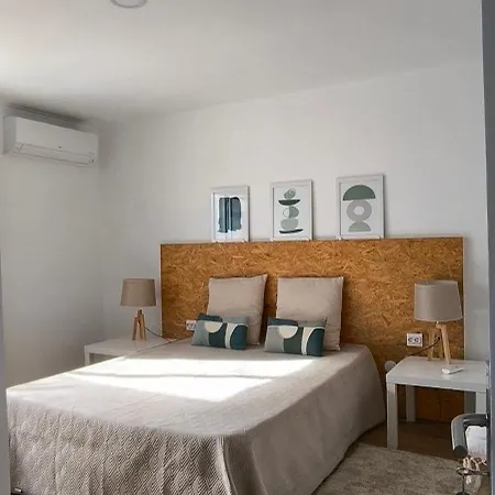 Upstairs Δωμάτια σε οικογενειακή κατοικία Πόντα Ντελγκάντα