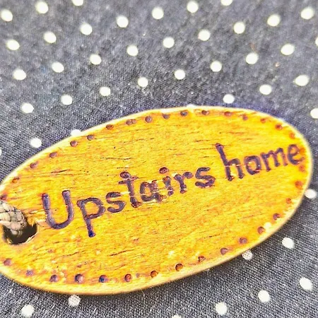 Upstairs * Πόντα Ντελγκάντα