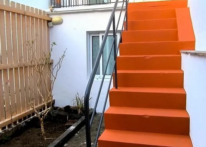 Upstairs Δωμάτια σε οικογενειακή κατοικία Πόντα Ντελγκάντα