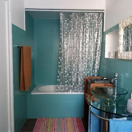Upstairs Homestay Ponta Delgada (Sao Miguel)