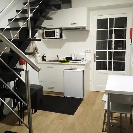 Upstairs 홈스테이 Ponta Delgada